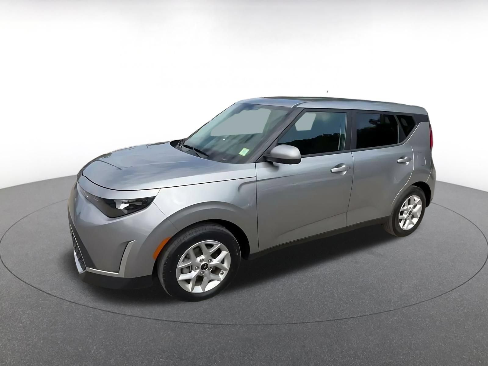 Used 2025 Kia Soul LX w/ LX Technology Package FWD image 6