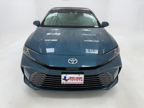 Used 2025 Toyota Camry XLE w/ Premium Package FWD image 3