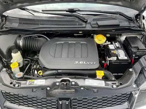 Used 2018 Dodge Grand Caravan SE FWD image 28