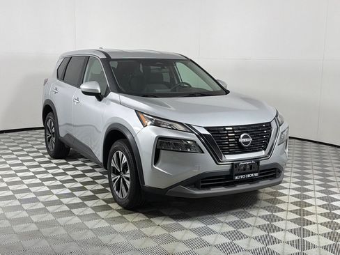 Used 2023 Nissan Rogue SV FWD image 3