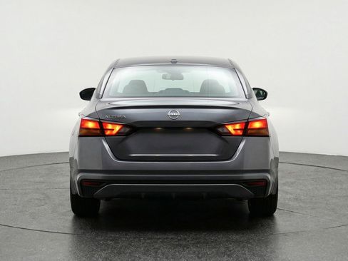 Used 2025 Nissan Altima 2.5 SV FWD image 7