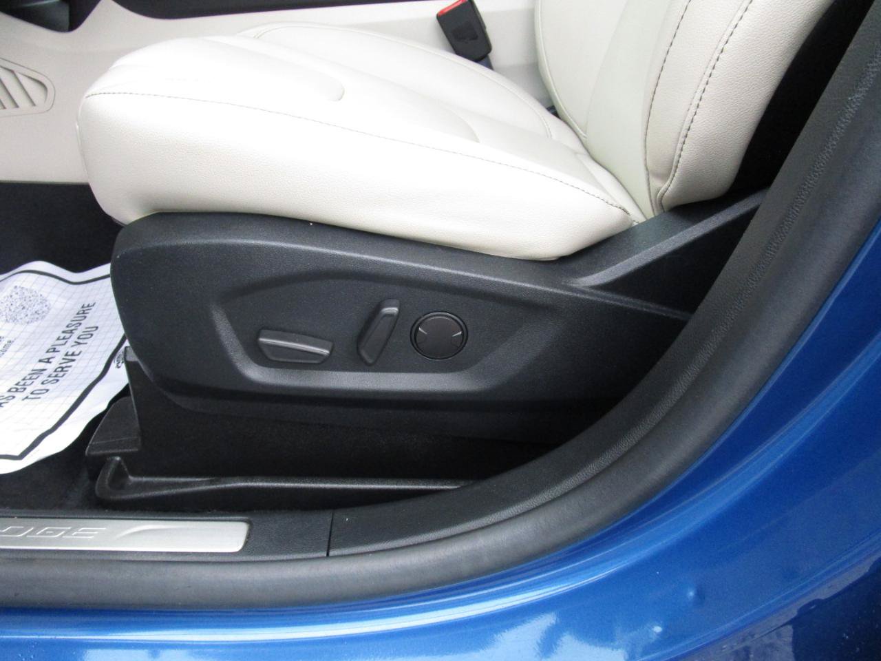 Used 2021 Ford Edge Titanium w/ Cargo Accessory Package FWD image 19