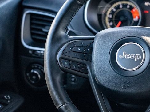 Used 2019 Jeep Cherokee Trailhawk image 20