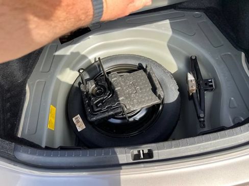 Used 2016 Toyota Corolla LE FWD image 12