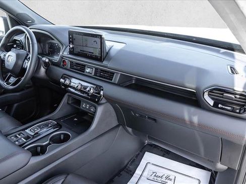Used 2025 Honda Pilot Black Edition image 27