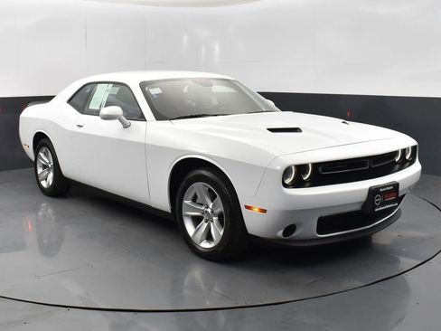 Used 2023 Dodge Challenger SXT image 1