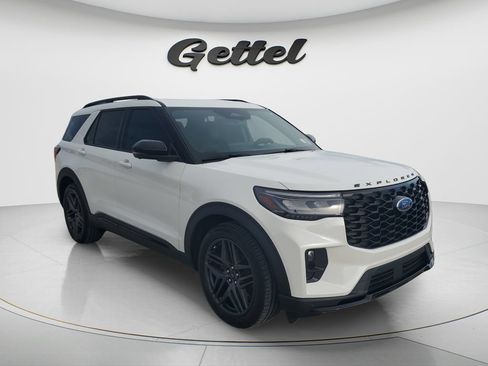 Used 2025 Ford Explorer ST AWD/4WD image 3