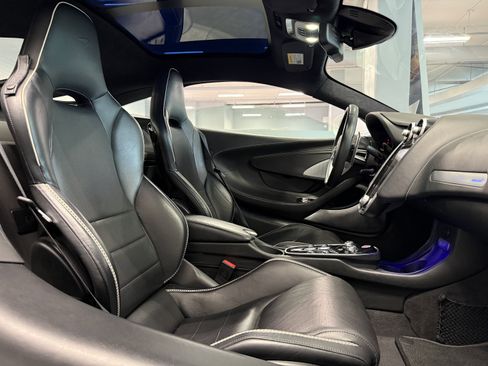 Used 2023 McLaren GT RWD image 11