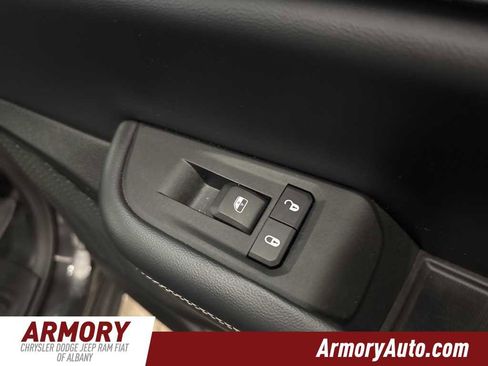 Used 2023 Jeep Grand Cherokee Limited image 27