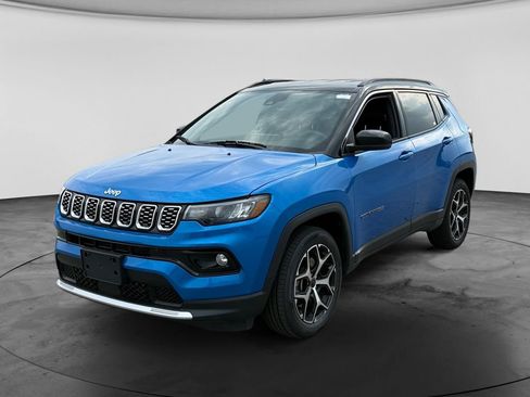 Used 2025 Jeep Compass Limited AWD/4WD image 4