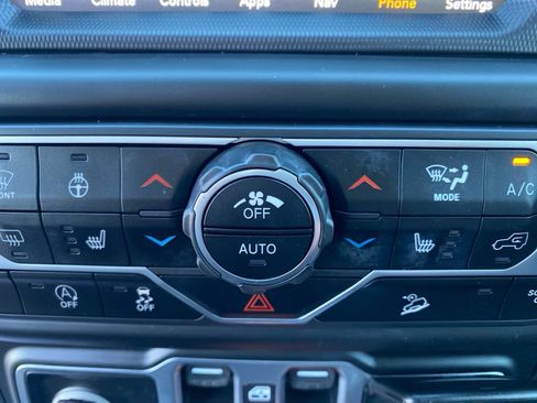 Used 2020 Jeep Wrangler Unlimited Sahara AWD/4WD image 14