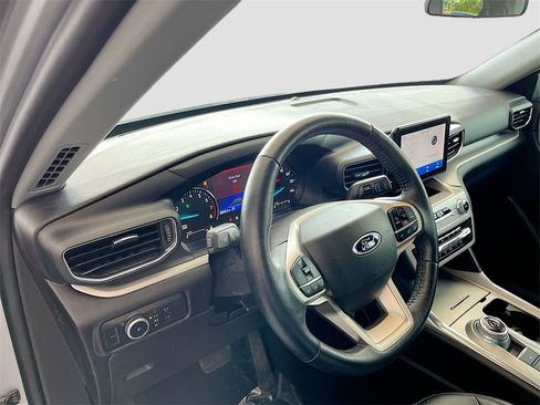 Used 2023 Ford Explorer XLT w/ Equipment Group 202A image 9