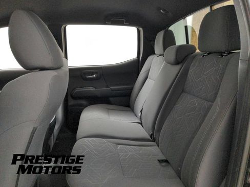 Used 2018 Toyota Tacoma TRD Off-Road w/ Technology Package AWD/4WD image 23