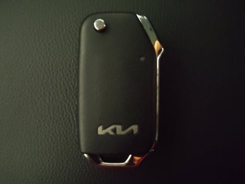 Used 2025 Kia Soul LX FWD image 32