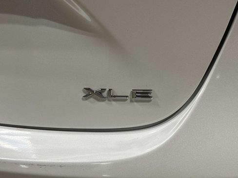 Used 2014 Toyota Avalon XLE FWD image 26