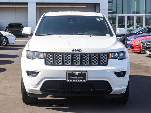 Used 2022 Jeep Grand Cherokee Laredo X RWD image 2
