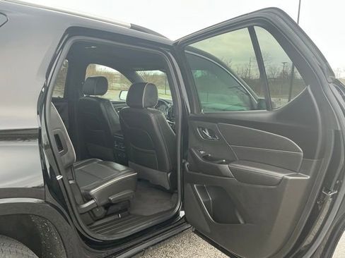 Used 2023 Chevrolet Traverse Premier AWD/4WD image 18