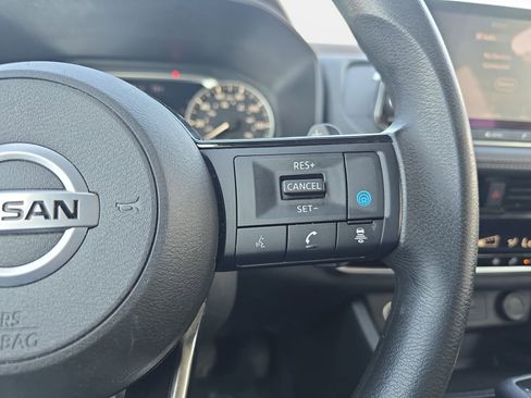 Used 2021 Nissan Rogue SV FWD image 17