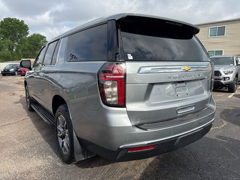 Used 2024 Chevrolet Suburban LT w/ Luxury Package AWD/4WD image 6