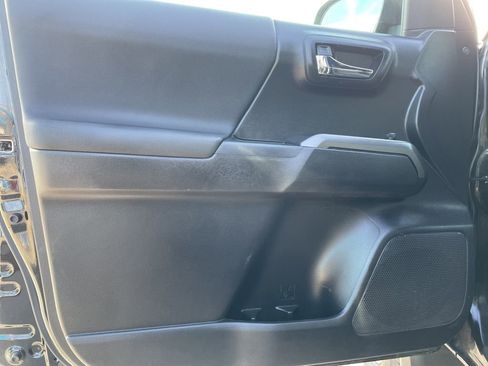 Used 2021 Toyota Tacoma TRD Sport w/ Technology Package image 5