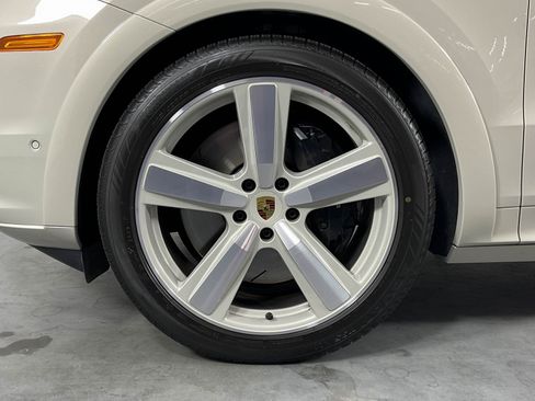 Used 2024 Porsche Cayenne Turbo image 11