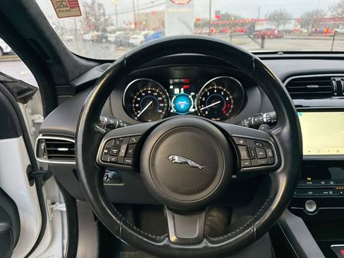 Used 2019 Jaguar F-PACE Premium image 14