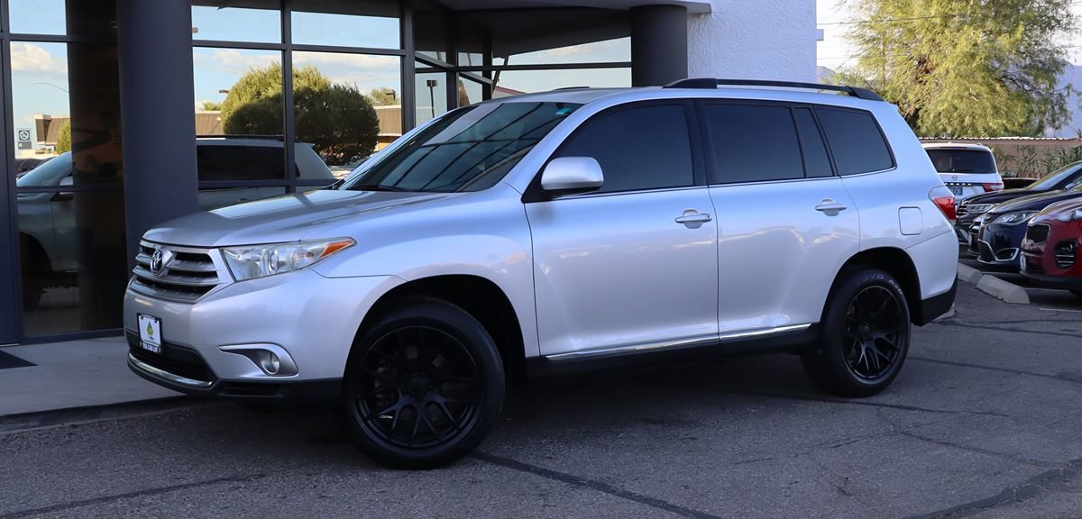 Used 2013 Toyota Highlander Plus FWD image 3