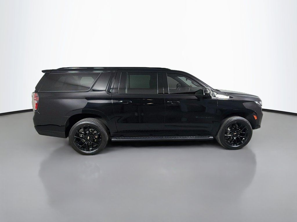 Used 2023 Chevrolet Suburban Z71 w/ Luxury Package AWD/4WD image 5