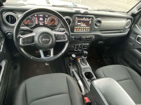 Used 2018 Jeep Wrangler Unlimited Sahara image 12