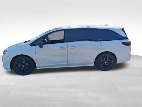 Used 2023 Honda Odyssey Sport image 2