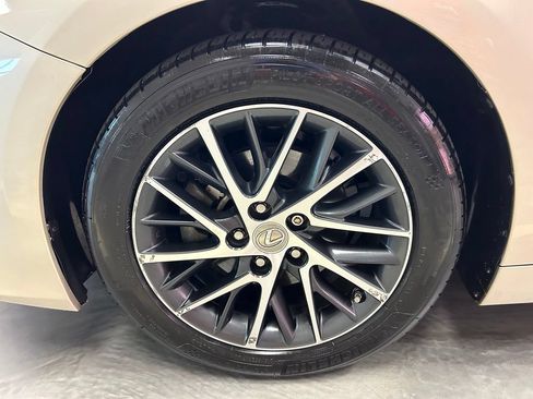 Used 2016 Lexus ES 350 w/ Luxury Package w/Wood Trim FWD image 27