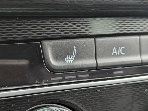 Used 2015 Volkswagen GTI SE image 20