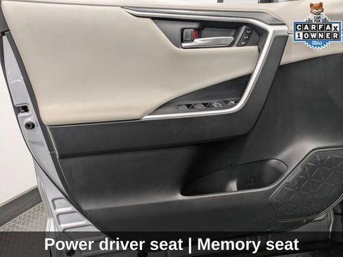 Used 2020 Toyota RAV4 Limited AWD/4WD image 10