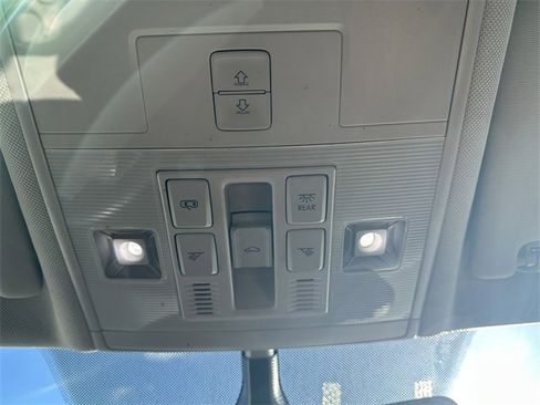 Used 2021 Volkswagen Tiguan SE image 26