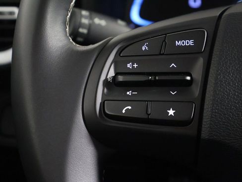 Certified 2025 Hyundai Venue Limited FWD image 34