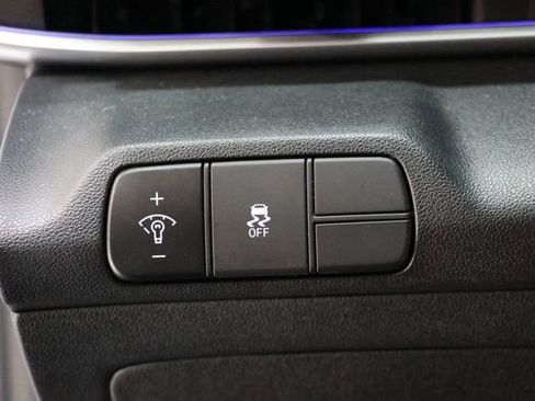 Used 2025 Hyundai Elantra Limited FWD image 19
