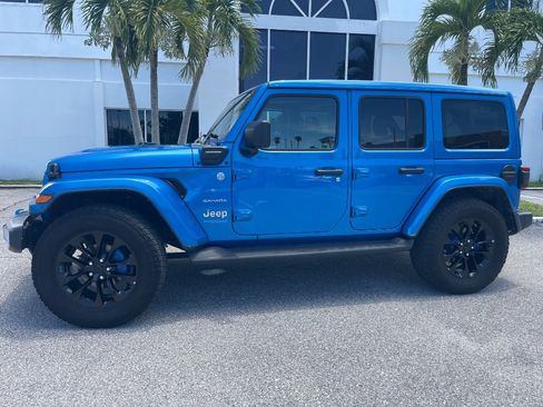 Used 2022 Jeep Wrangler Unlimited Sahara AWD/4WD image 3