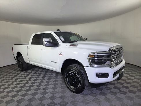 Certified 2026 RAM 2500 Laramie AWD/4WD image 2