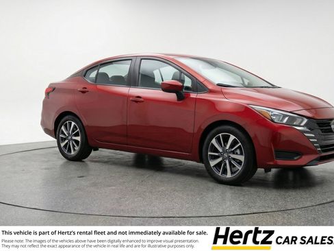 Used 2025 Nissan Versa SV image 1