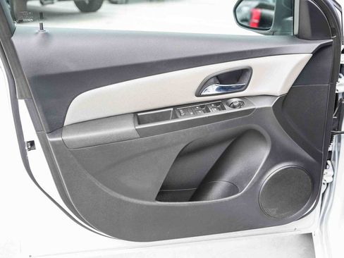 Used 2016 Chevrolet Cruze LS FWD image 22