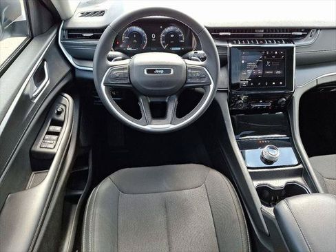 Certified 2023 Jeep Grand Cherokee Laredo X AWD/4WD image 11