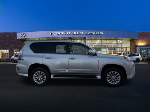 Used 2017 Lexus GX 460 Premium image 25