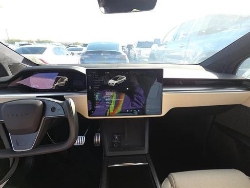 Used 2022 Tesla Model X Plaid image 5