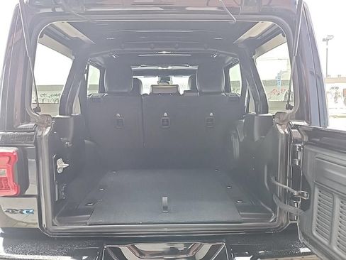 Used 2022 Jeep Wrangler Unlimited Sahara image 17