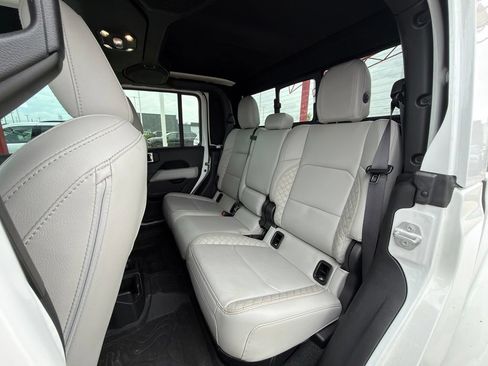 Used 2023 Jeep Gladiator Overland AWD/4WD image 28