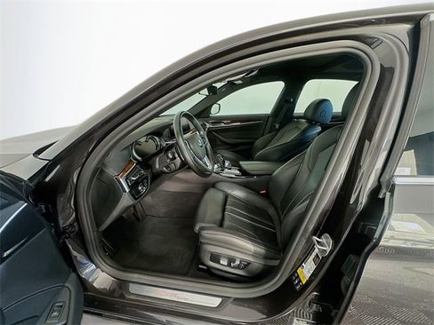 Used 2019 BMW 540i xDrive w/ Premium Package image 21