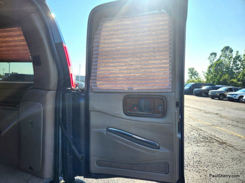 Used 2015 Chevrolet Express 2500 RWD image 16