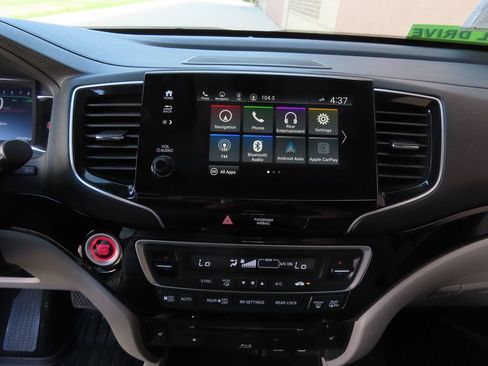 Used 2019 Honda Pilot Touring image 25