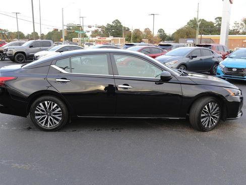 Used 2025 Nissan Altima 2.5 SV image 6