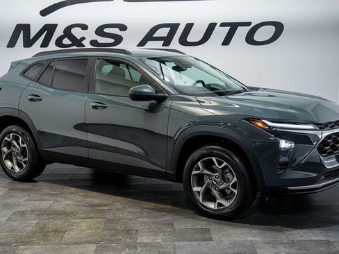 Used 2025 Chevrolet Trax LT w/ LT Convenience Package FWD image 7